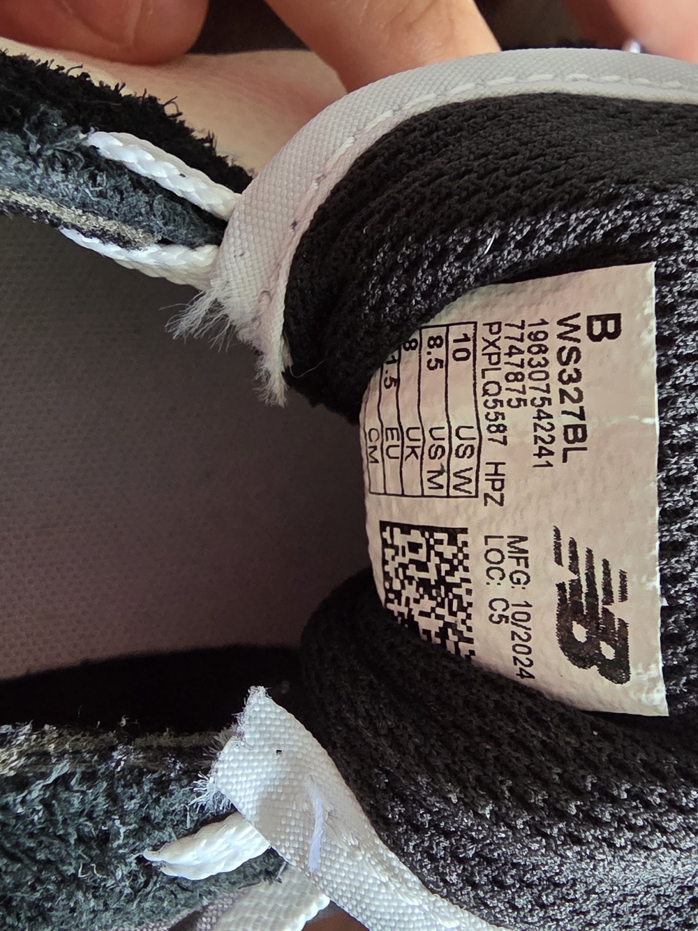 New Balance 327 Women's Black / White Running Shoes - Picture 6 of 6